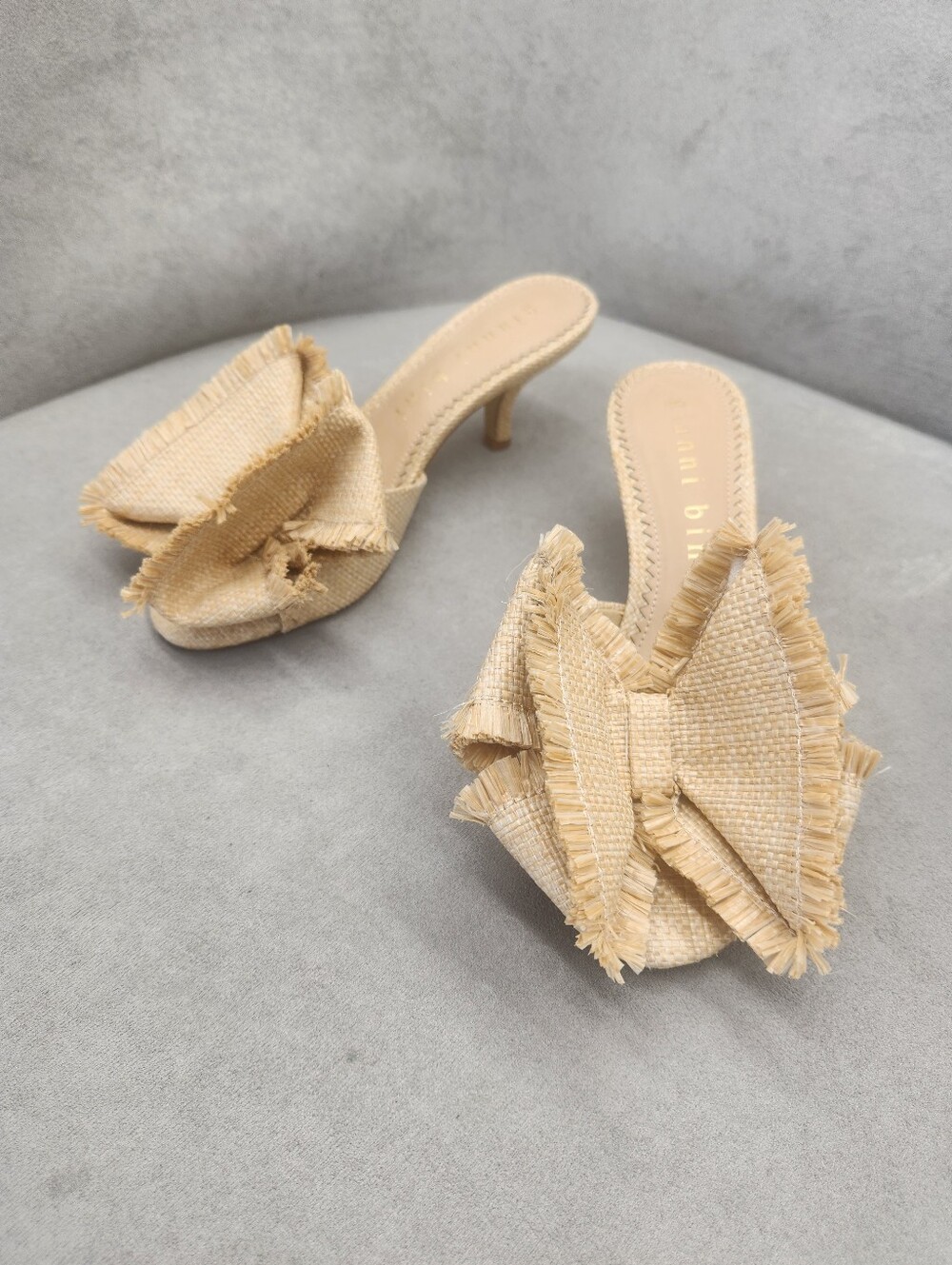 Gianni Bini Mules 8.5 Nude Beige Raffia Le Cadeau Kitten Heel Chunky Bow New$100 - Picture 3 of 16